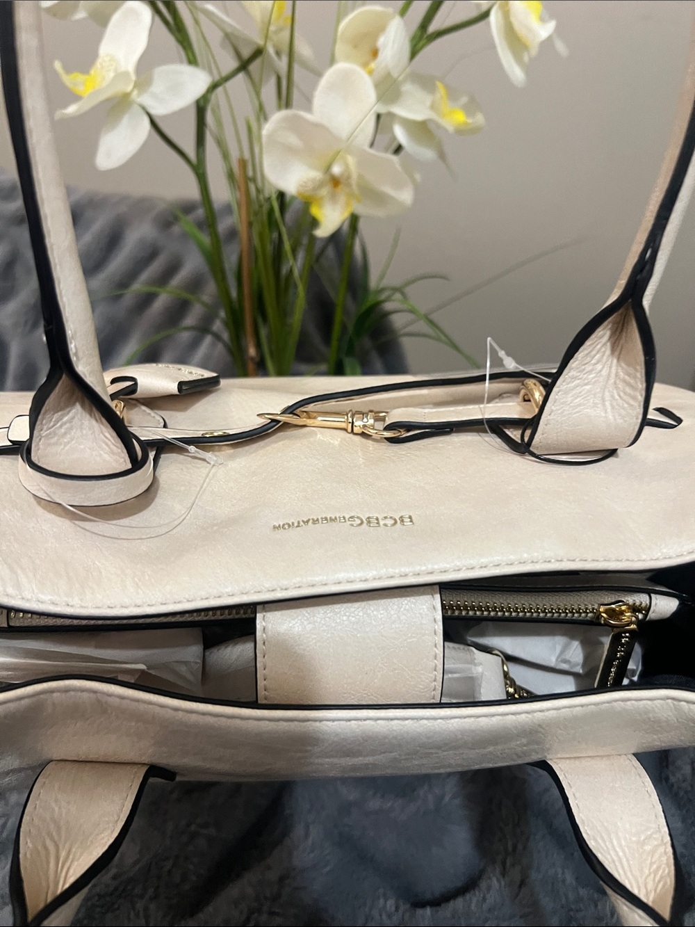 BCBGeneration Ivory Satchel / Crossbody retail $88 NWT - Picture 5 of 7